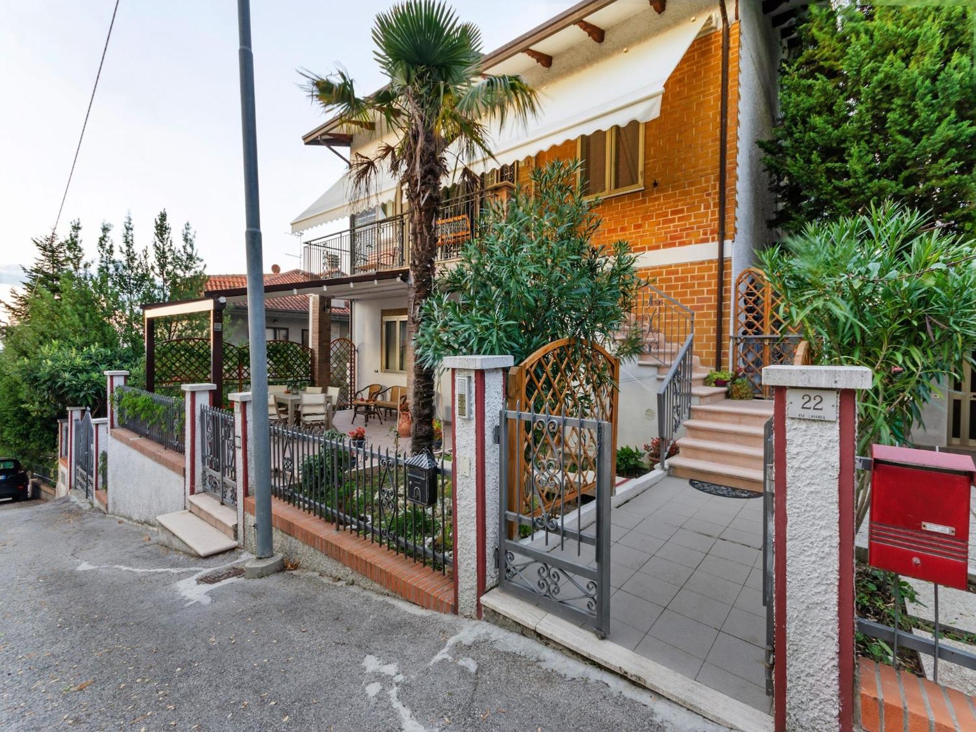 Pleasant Apartment With Courtyard Saludecio Exterior photo